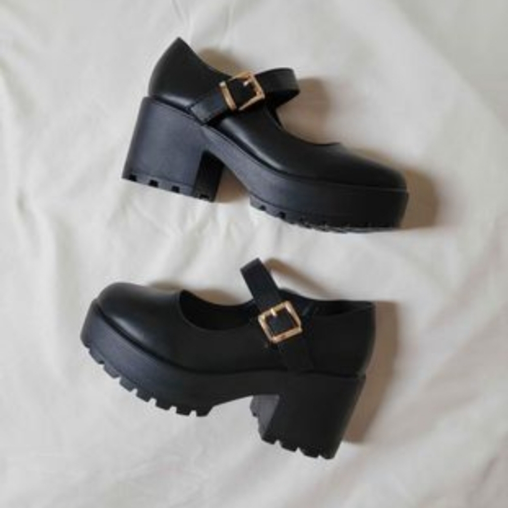 Mary Jane's Platform Block Heel